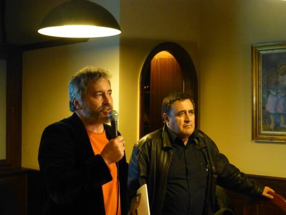 Manuel Rivas y Xosé Manuel Pereiro, durante la presentación el pasado martes en Compostela. Foto: Revista Luzes.