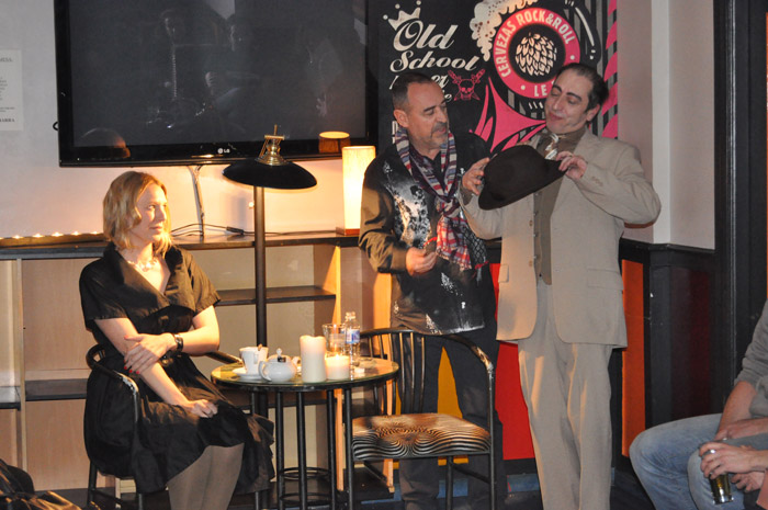 Inés Diago, Luis Cabrera y  José Ramón Gómez 'Peperra'. "Latele Teatro", durante el estreno en Le Bon Café Rock. © Fotografía: E. López.